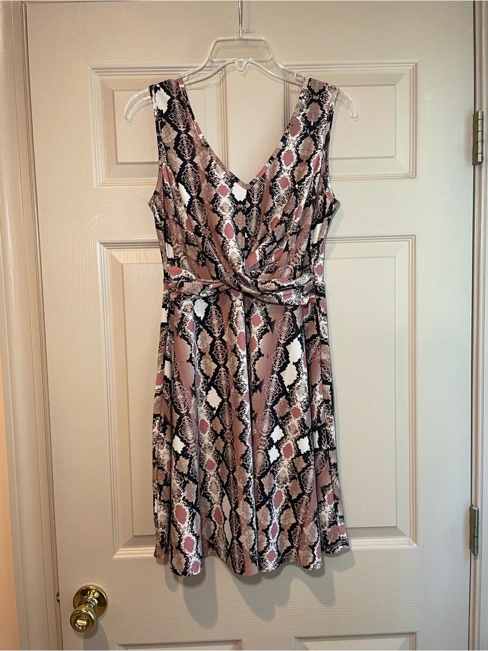 Candie’s V-Neck‎ Twist Waist Snake Print Sleeveless Dress in Blush, Size Medium